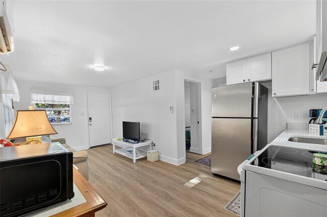 Building Photo - 4214 W Ohio Ave