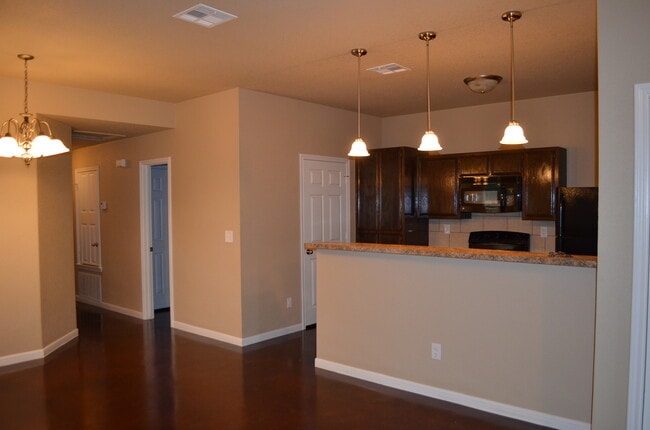 Building Photo - 1609 Pontotoc Ter