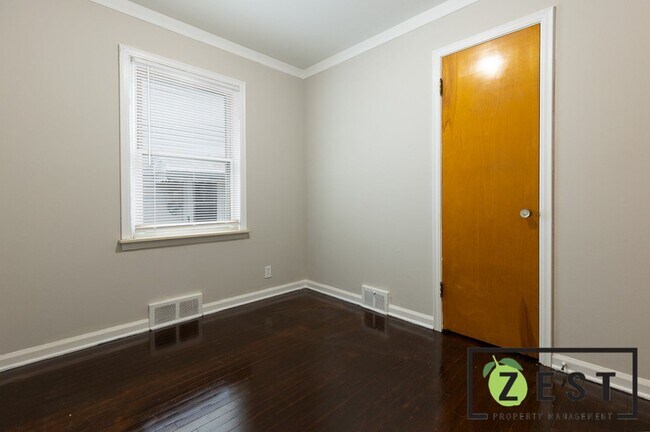 Building Photo - BEAUTIFUL 3 BEDROOM 1 BATH