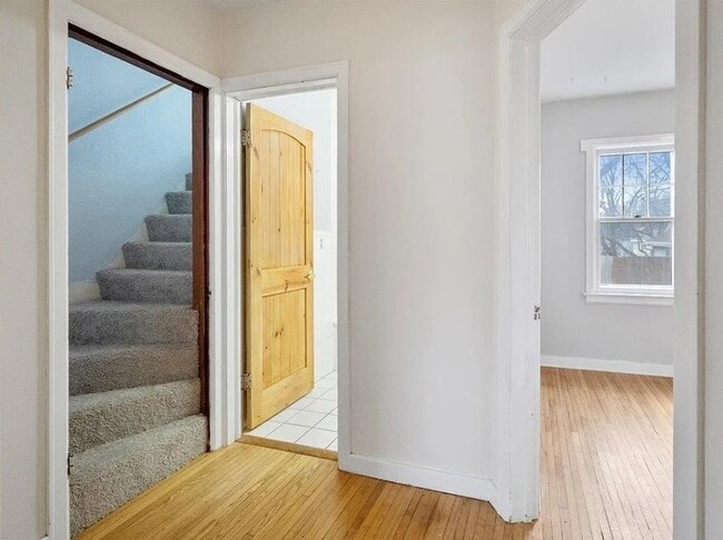 Building Photo - 3 Bedroom House with Large 2 Stall Garage ...
