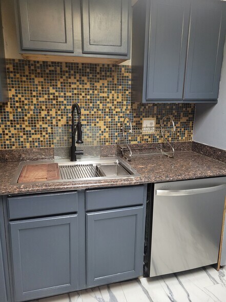 Building Photo - 258 E Bailey Rd