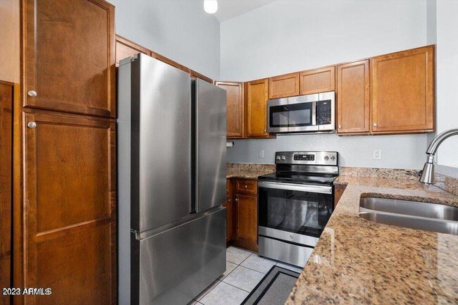 Building Photo - 1830 E Westchester Dr