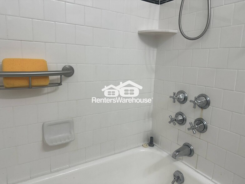 Building Photo - 2924 Cub Hill Rd