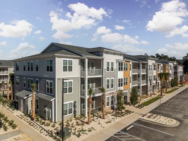 Building Photo - The Quinn Luxury Apartments