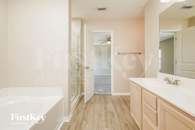 Building Photo - 11235 Forest Pass Ct