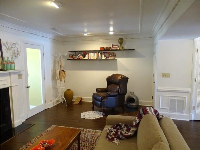 Building Photo - 410 Forestgate Ct
