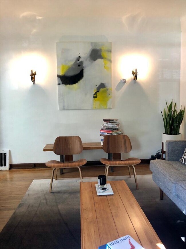 Building Photo - 1112 900 E