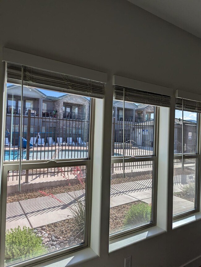 Building Photo - Azalea Townhome Poolside Living 3 Bed 2.5 ...