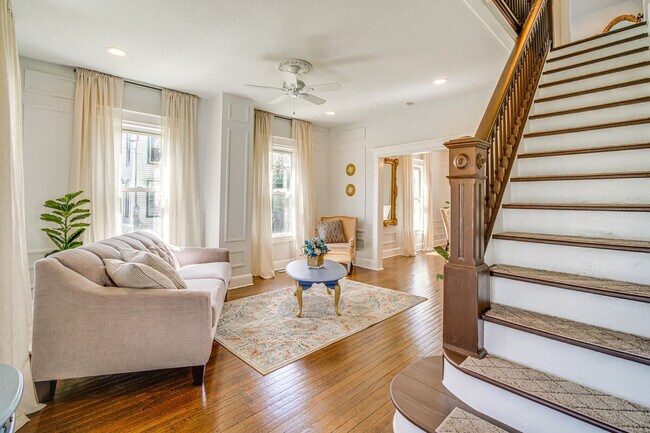 Building Photo - 6127 Longwood Ave