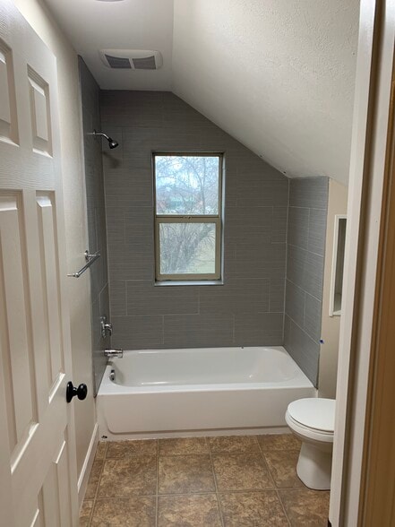 Building Photo - 307 N Bowdish Rd