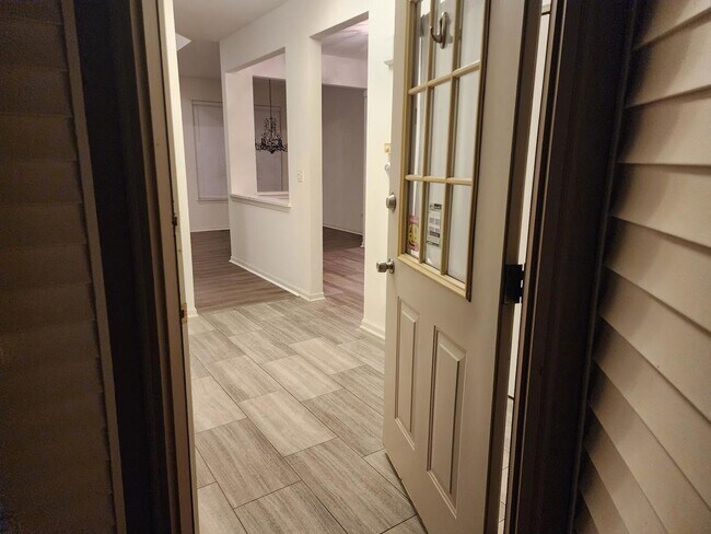 Building Photo - 2822 Gypsum Cir