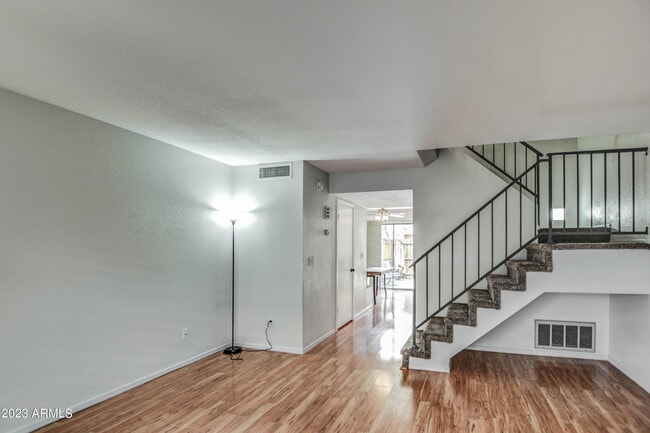 Building Photo - 4901 E Kelton Ln