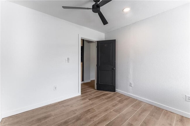 Building Photo - 15316-15312 W Will Rogers Dr