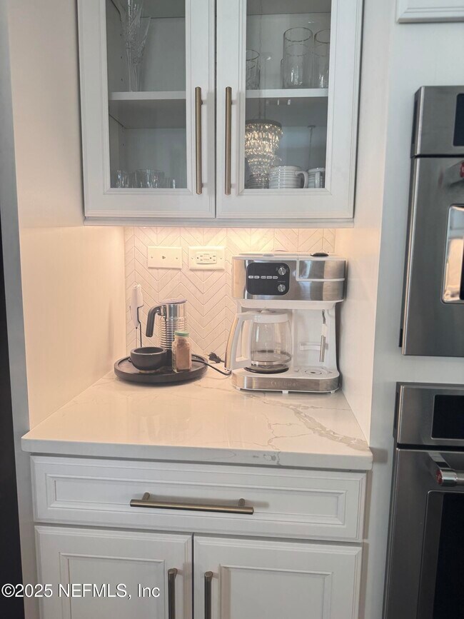 Building Photo - 646 Rum Runner Wy