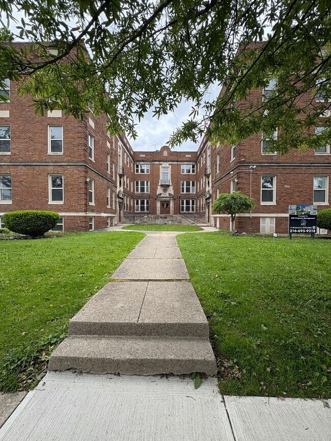 Building Photo - 2-Bedrooms