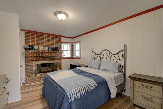 Building Photo - 1465 Brookwood Dr