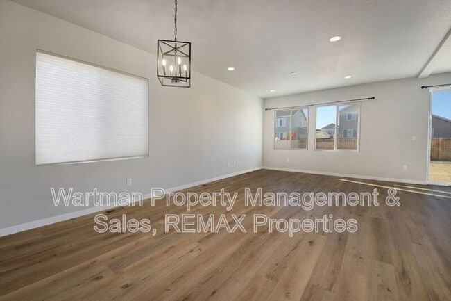 Building Photo - 462 Blanket Flower St