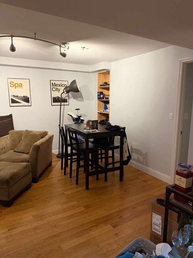 Building Photo - 528 Garden St