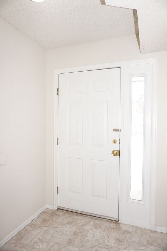 Building Photo - 2 Bedroom Townhome Located near Downtown Colorado Springs