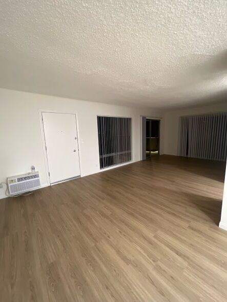 Building Photo - 1140 N Clark St