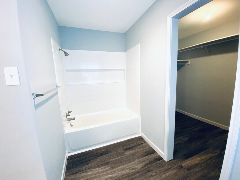 Building Photo - 7259 Elm Trail Dr