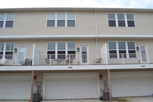 Building Photo - 13975 Wimbleton Wy