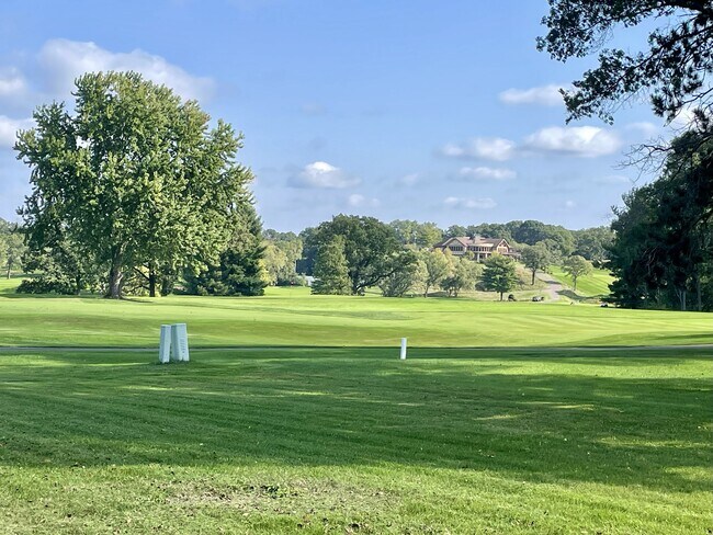 Building Photo - 3604 W Country Club Ln