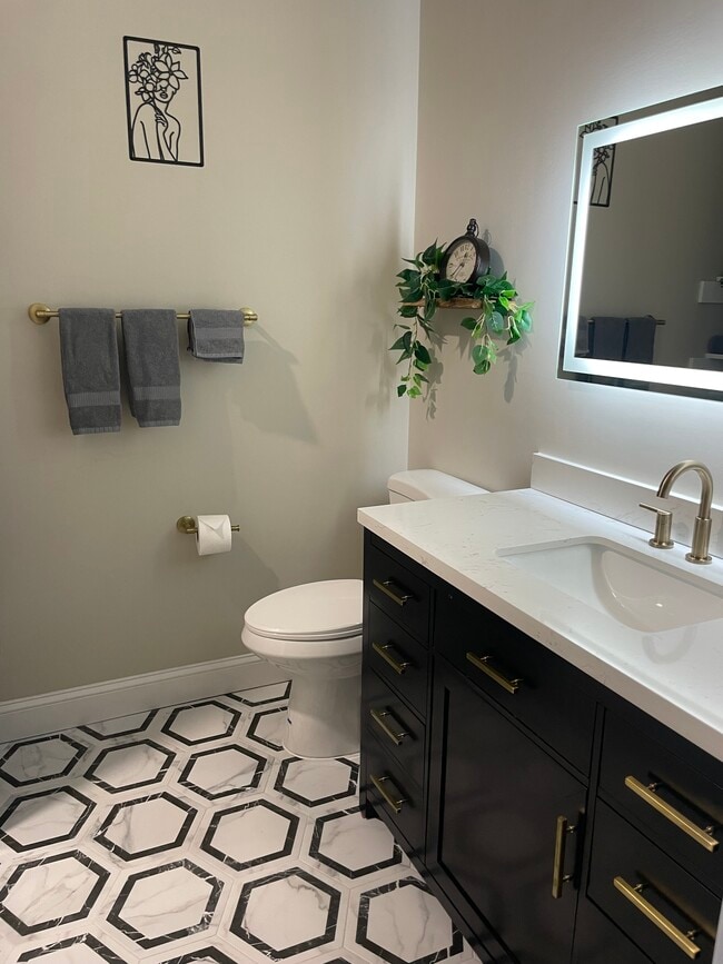 Building Photo - 2711 Ashland Ave