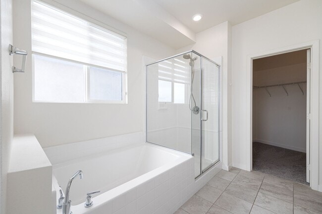 Building Photo - Beautifully Updated 3-Bedroom Detached hom...