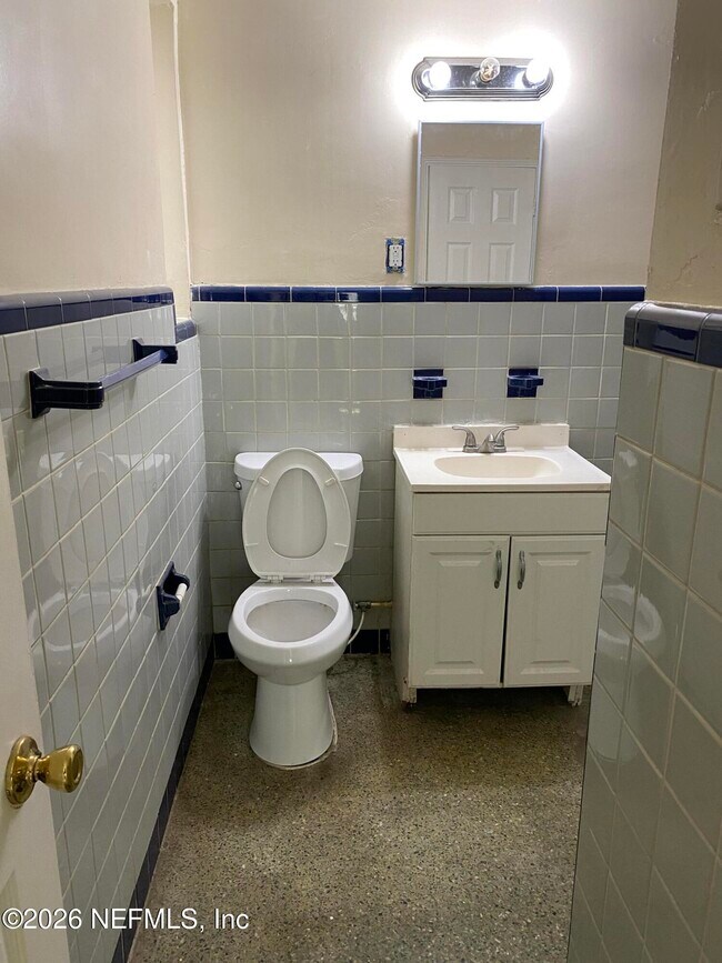 Building Photo - 912 Arco Dr