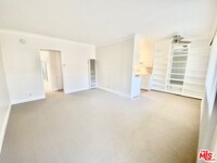 Building Photo - 422 S Maple Dr