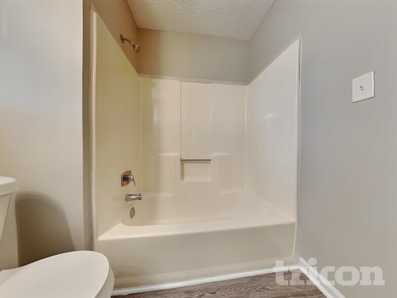 Building Photo - 1444 Riverwood Ct