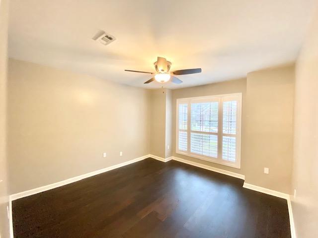 Building Photo - 213 Parkwood Cir