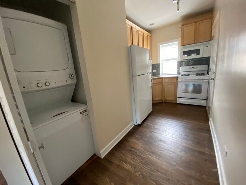 Building Photo - 3246 N Clifton Ave