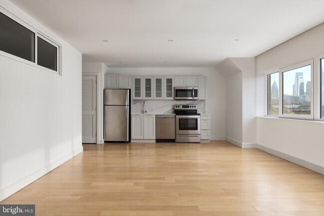 Primary Photo - 900 N 9th St