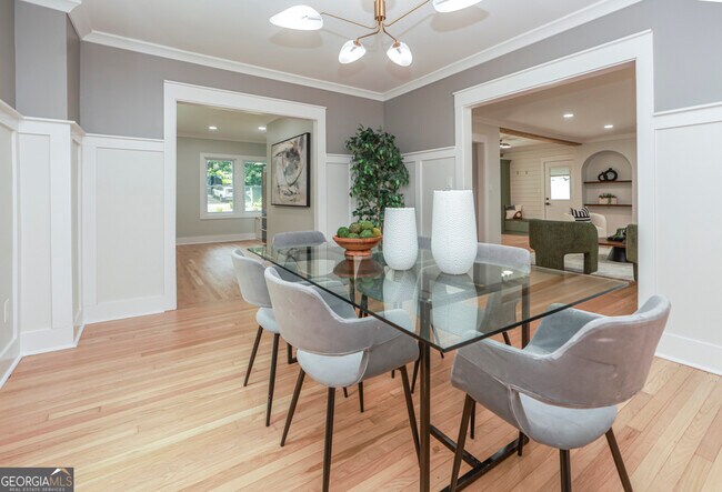 Building Photo - 2908 N Hills Dr NE