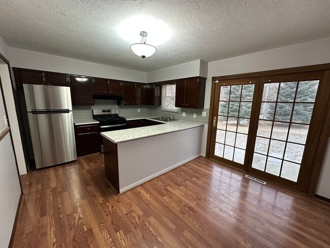 Building Photo - $1,800 - 3 Bed 2 Bath Home