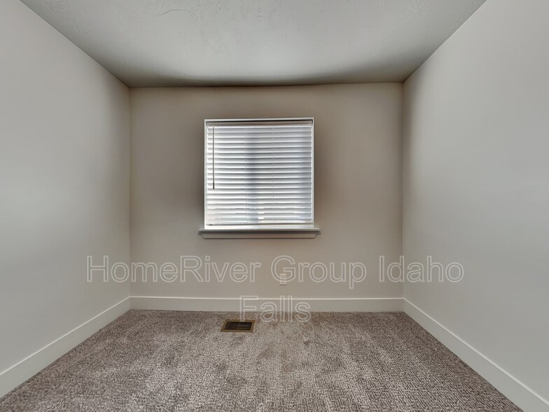 Building Photo - 651 S 2400 W