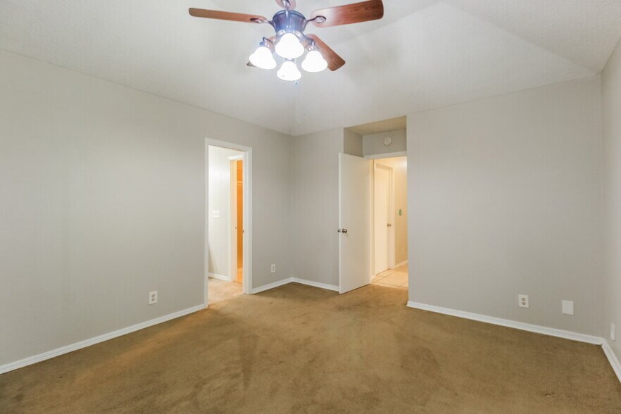 Building Photo - 8117 Turtle Dove Dr