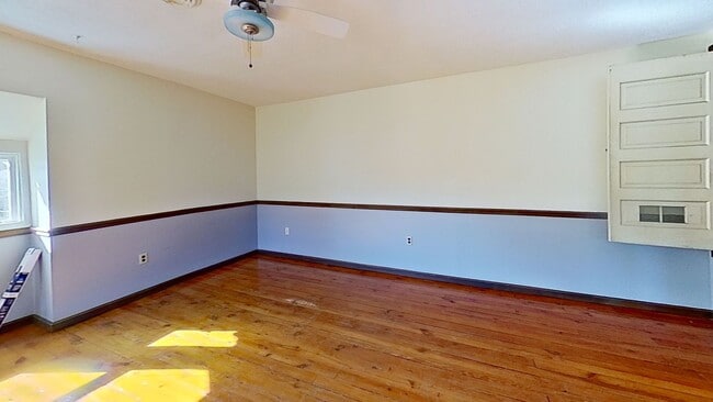 Building Photo - Third-Floor Apartment