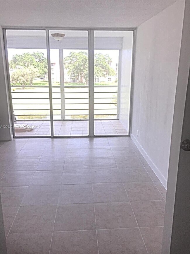 Building Photo - 9431 Live Oak Pl