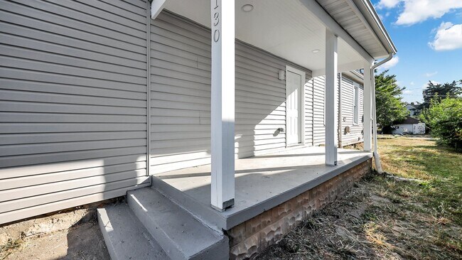 Building Photo - 130 Chicago Ave