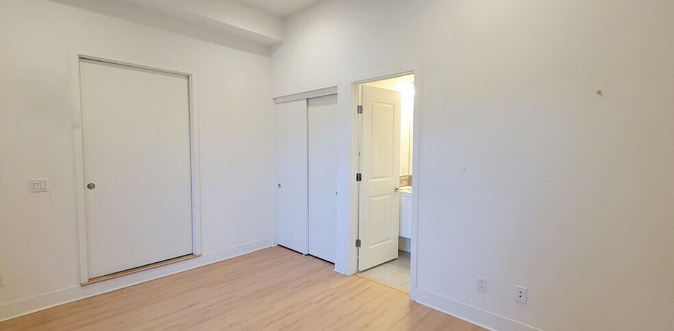 Building Photo - Newly Built Tri-Level Townhome with 3 Bedr...