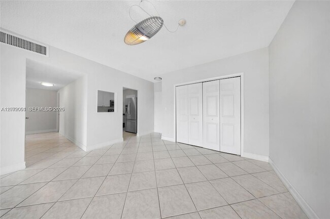 Building Photo - 1455 N Treasure Dr