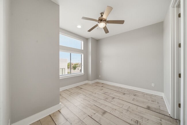 Building Photo - 1814 Thompson St