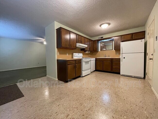 Building Photo - 1600 NE 5th St