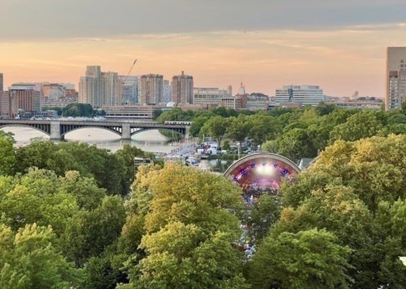 Building Photo - 122 Beacon St