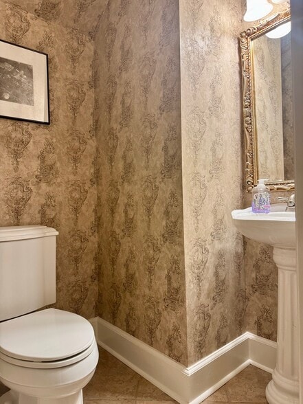 Building Photo - 8611 Wynford Pl