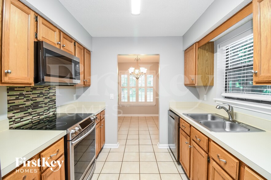 Building Photo - 1332 Lamboll Ave