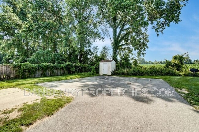 Building Photo - 3733 Willow Run Dr